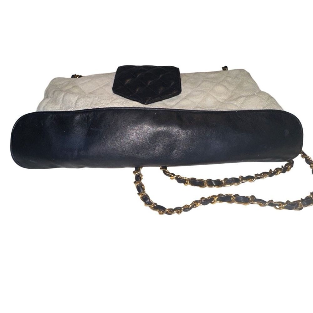 Chanel canvas and leather bag - Picture 7 of 16